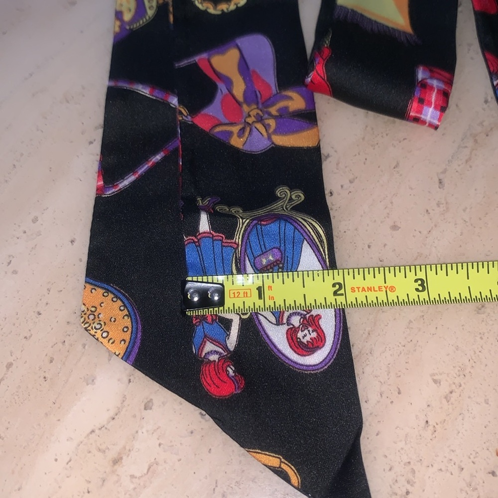 Twillys (2) Black and Red Bold Patterned Unbranded - Picture 3 of 3